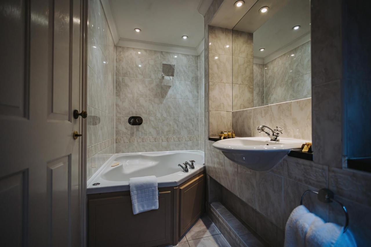 Hotel Brook Hall Childer Thornton