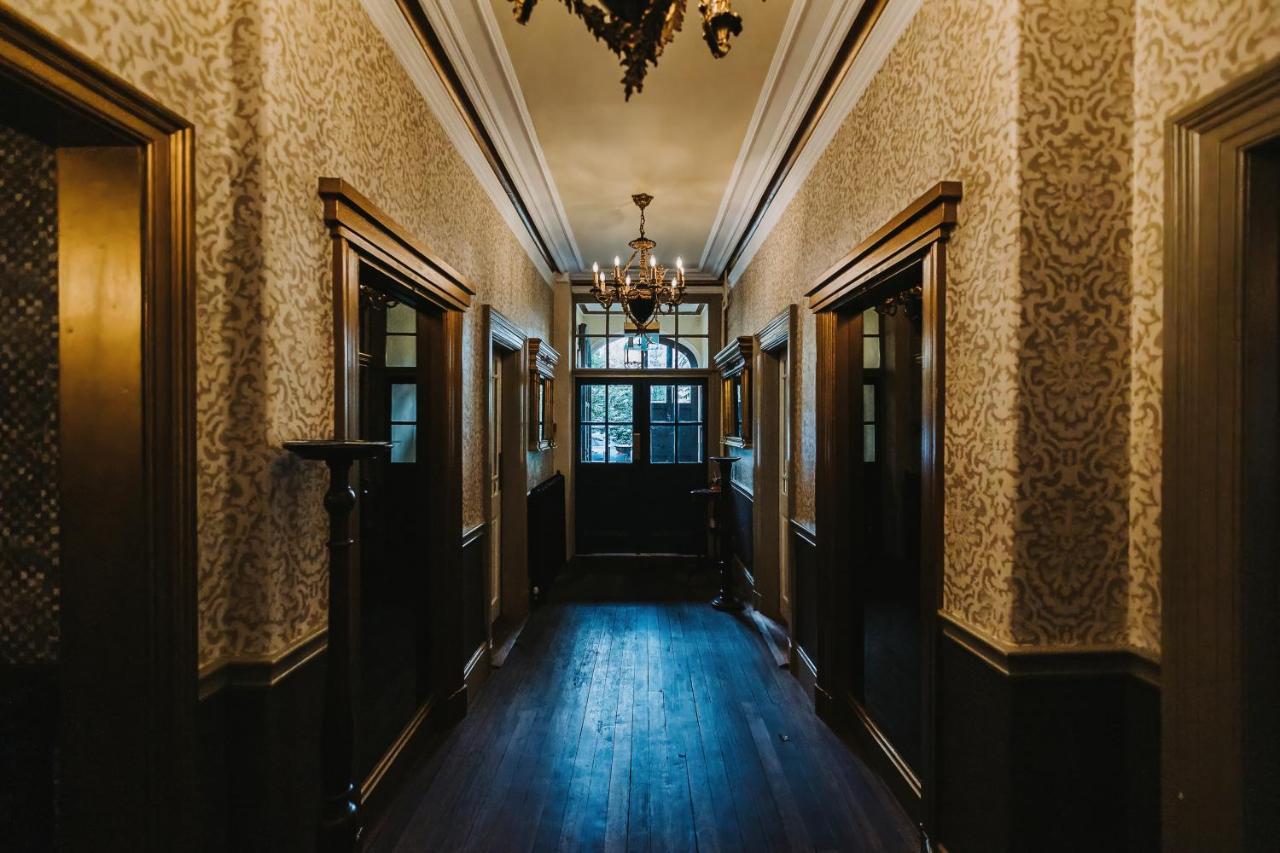 Brook Hall 3*