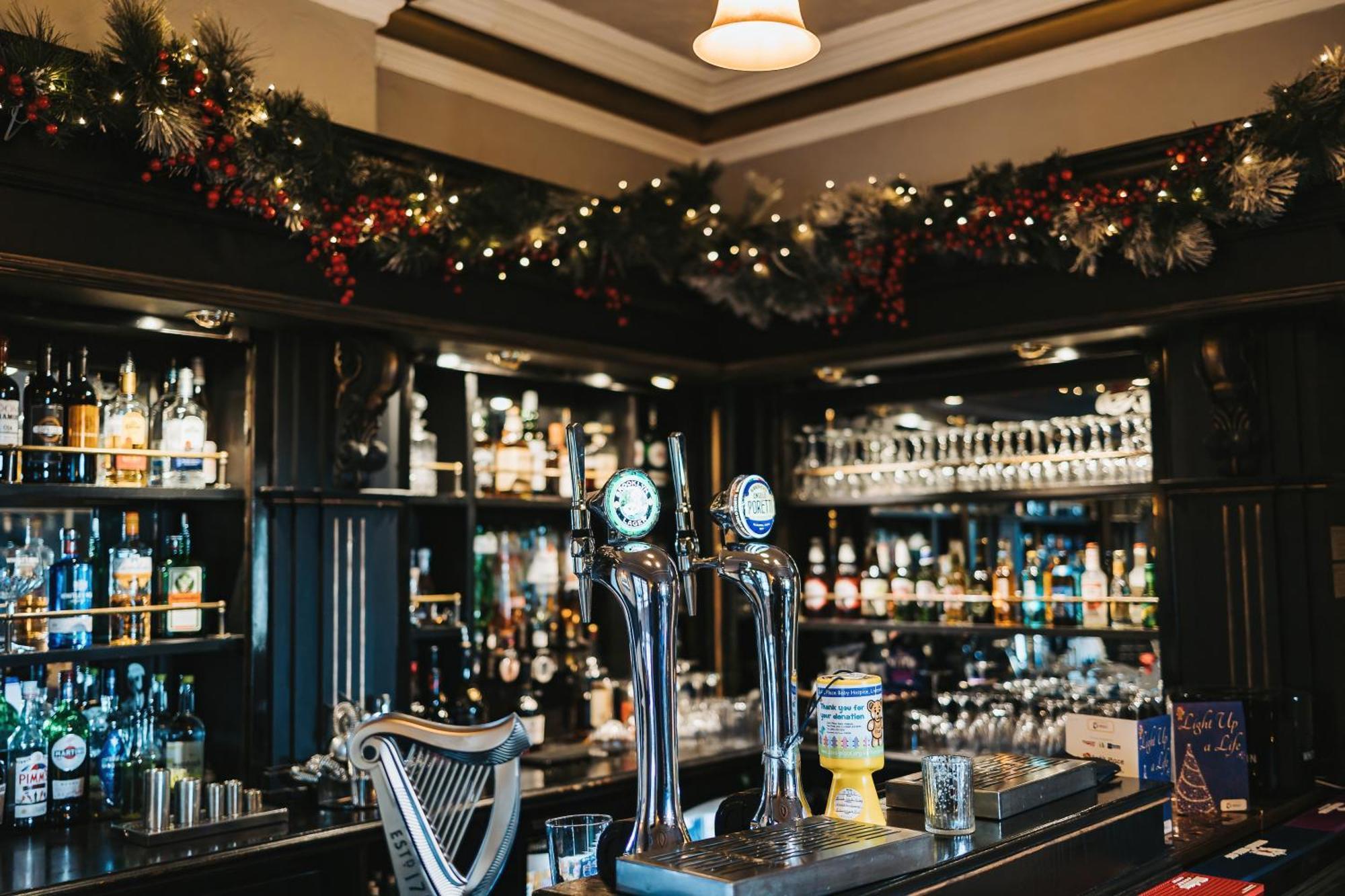Brook Hall Hotel 3*