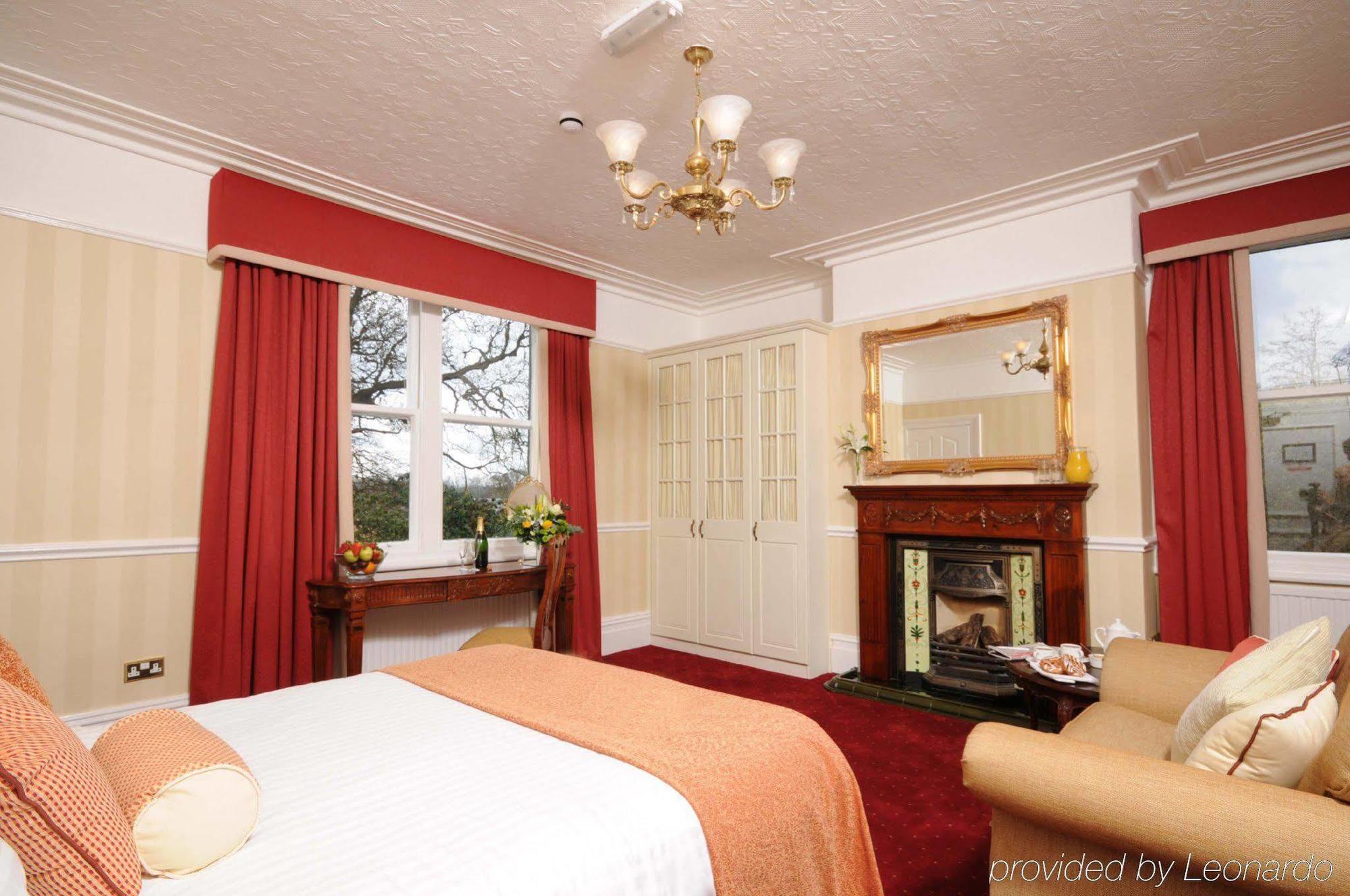 Brook Hall Hotel 3*